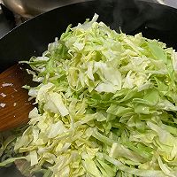 甘蓝炒饼的做法图解6
