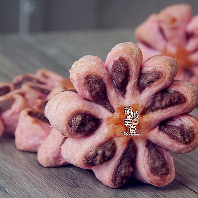 脆卟卟----豆沙菊花酥