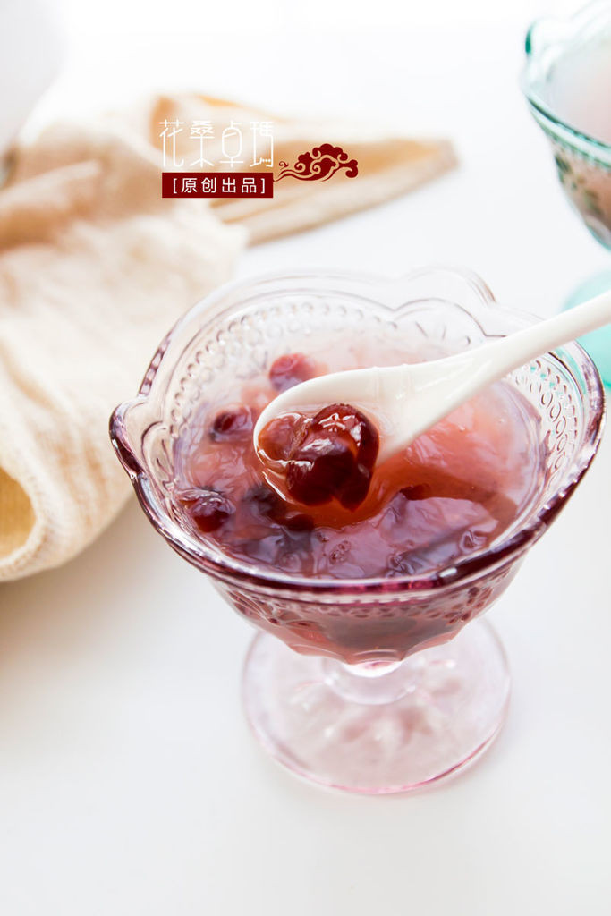 【蔓越莓炖雪燕】秋冬养颜滋补糖水的做法