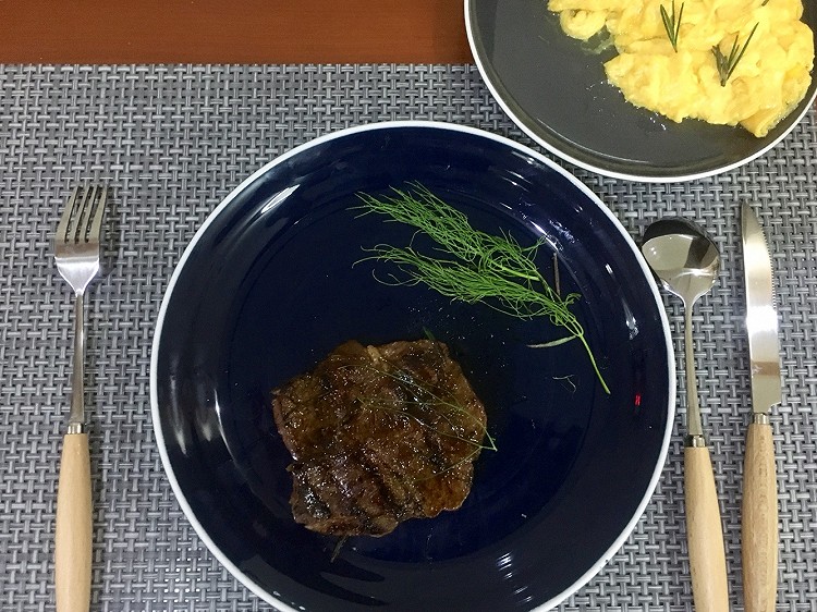 迷迭香煎牛排的做法
