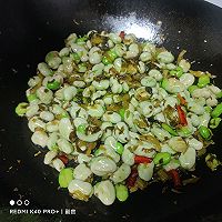 《春天的味道》雪菜炒绿豆的做法图解4