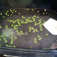 青豆瘦肉蛋花汤的做法图解4