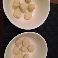 红豆沙蛋黄酥的做法图解8