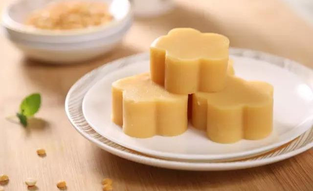 自制豌豆黄，简单好做，甜甜入口即化