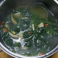 猪肝菠菜枸杞汤的做法图解5