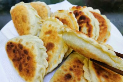 松软口感的韭苔鸡蛋盒子