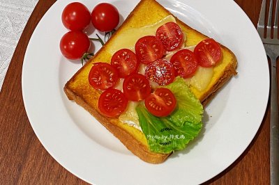 番茄布里奶酪吐司