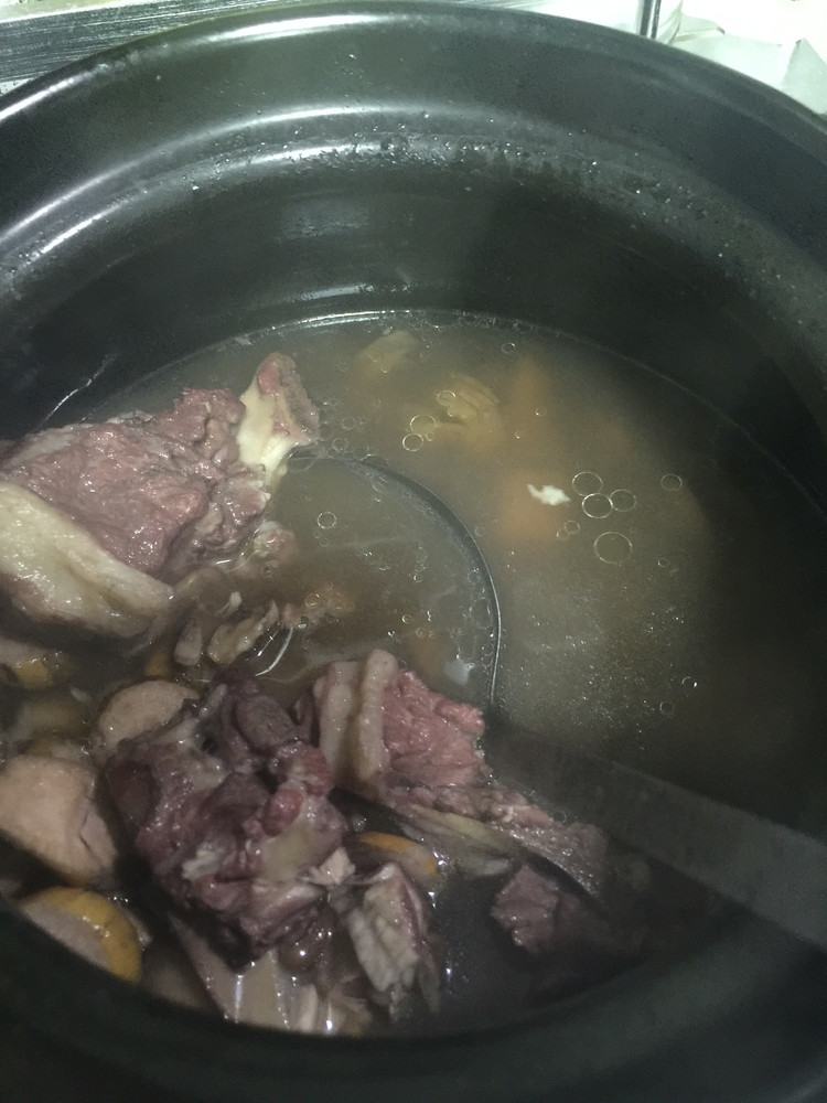 牛大力土茯苓赤小豆煲猪骨汤的做法