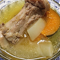 贝贝南瓜萝卜骨头汤的做法图解3