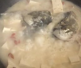 快手鲜美鱼头豆腐汤的做法