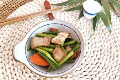 肉烧蒜苔(回锅肉版，下酒菜)
