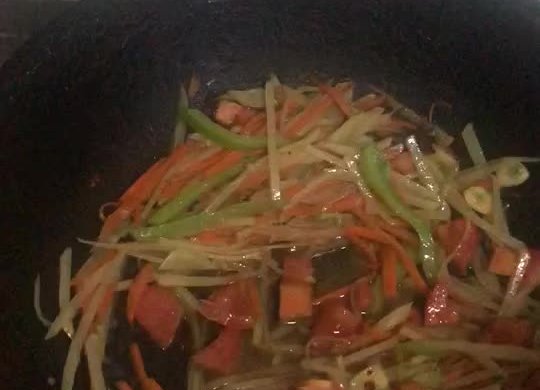 混炒青椒土豆胡萝卜丝