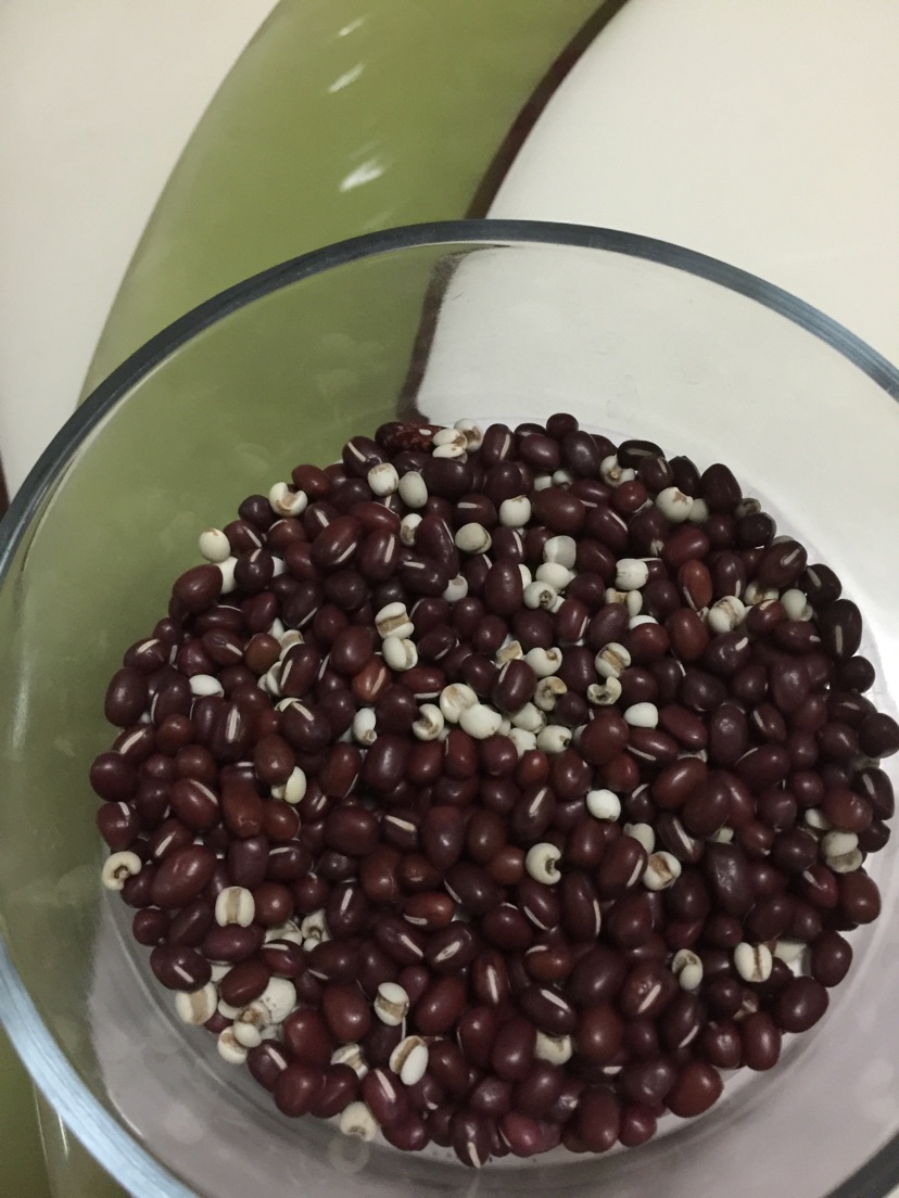 红豆年糕汤（红豆薏米）的做法图解1
