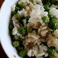 青豆炒饭的做法图解1
