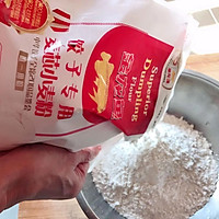 快手又美味的牛肉韭黄煎饺的做法图解1