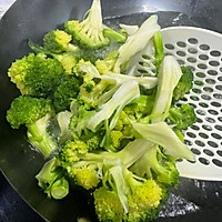 清肠减脂！西兰花炒胡萝卜的做法图解7