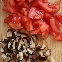 番茄香菇炖豆腐的做法图解2