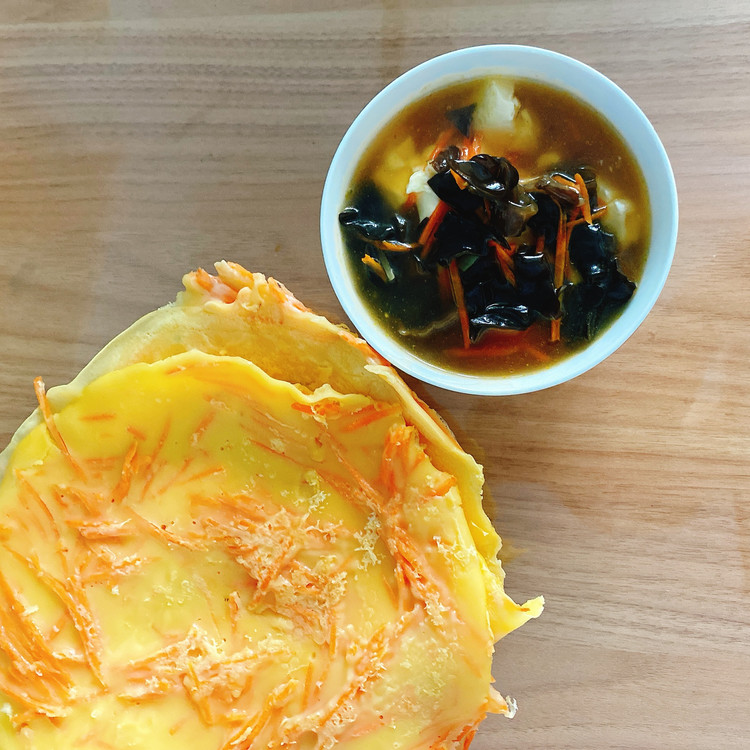 胡萝卜鸡蛋饼➕豆腐脑的做法