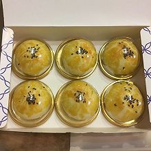 酥的掉渣的蛋黄酥
