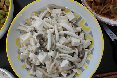 豆腐菌菇