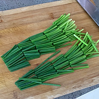 肉炒韭菜鸡蛋的做法图解2