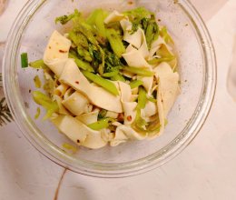 芹菜拌干豆腐——没空时这样做的做法