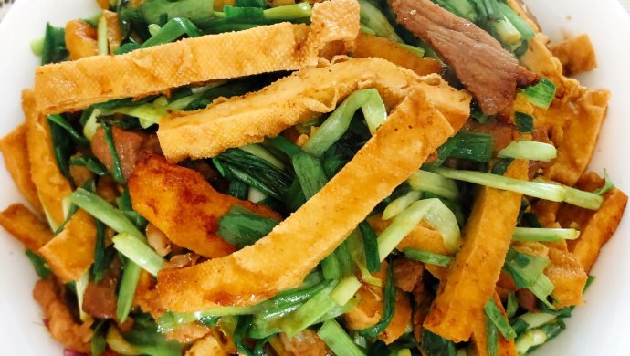 蒜苗炒油豆腐