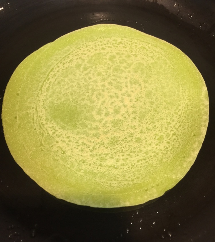 翡翠双色鸡蛋饼的做法图解11