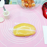 做盘月饼迎中秋——广式翡翠莲蓉蛋黄月饼的做法图解1