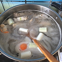 蒜香排骨汤的做法图解4