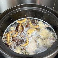 #万物皆可搭#养生补气血的阿胶墨鱼土鸡汤的做法图解6