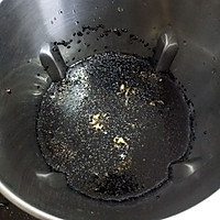 黑米芝麻核桃黑豆糊的做法图解3