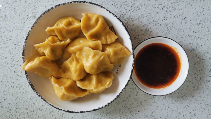 黄灿灿的素三鲜水饺