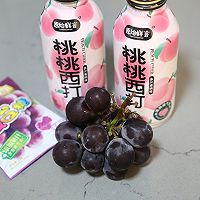 #玩心出道丨夏日DIY玩心潮饮挑战赛#QQ葡萄冰沙饮的做法图解1