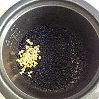 黑米银耳玉米粥（养生清油）的做法图解1