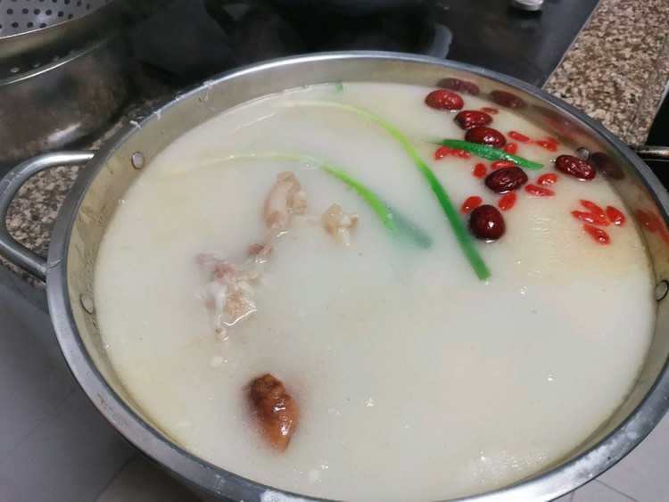 羊肉汤锅（冬至奶白温暖的汤）的做法