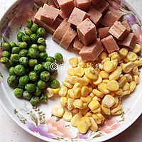 #《风味人间》美食复刻大挑战#扬州炒饭的做法图解3