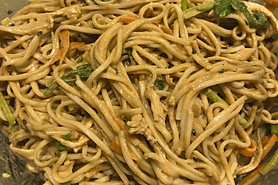 鸡丝凉拌面