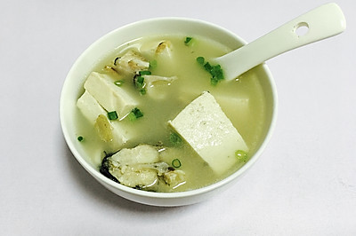 鲜菇豆腐鲫鱼汤