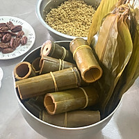 碧根果蛋黄猪肉竹筒粽的做法图解3
