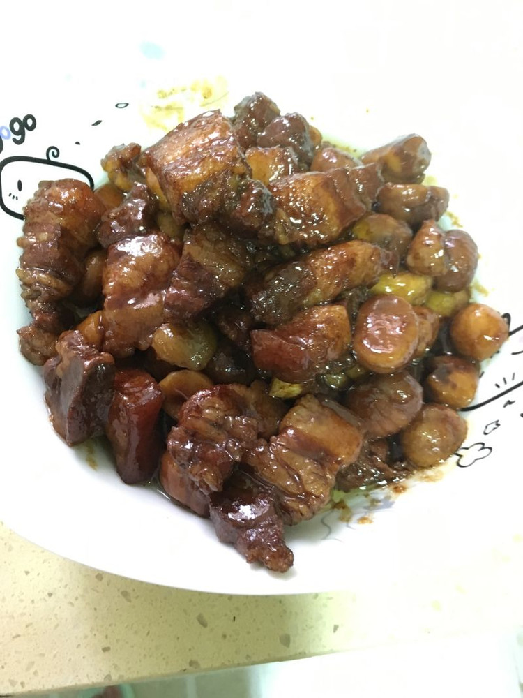 板栗红烧肉的做法
