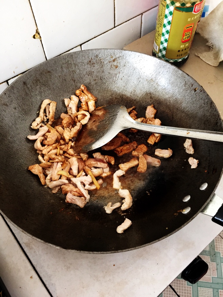 花菜炒肉的做法图解3