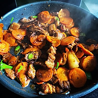 减脂人群解馋必备：胡萝卜小炒肉的做法图解3