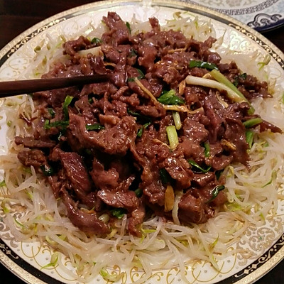 绿豆芽拌肥牛