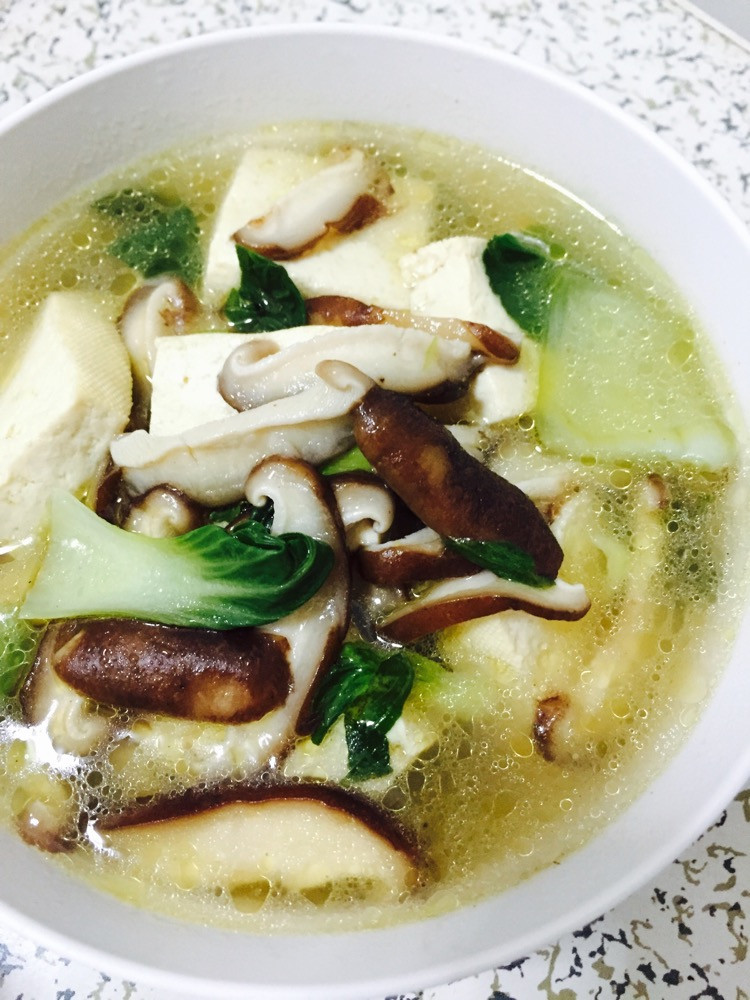 白菜香菇豆腐汤的做法