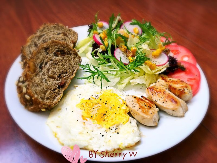 减肥早餐-鸡胸肉鸡蛋蔬菜沙拉的做法