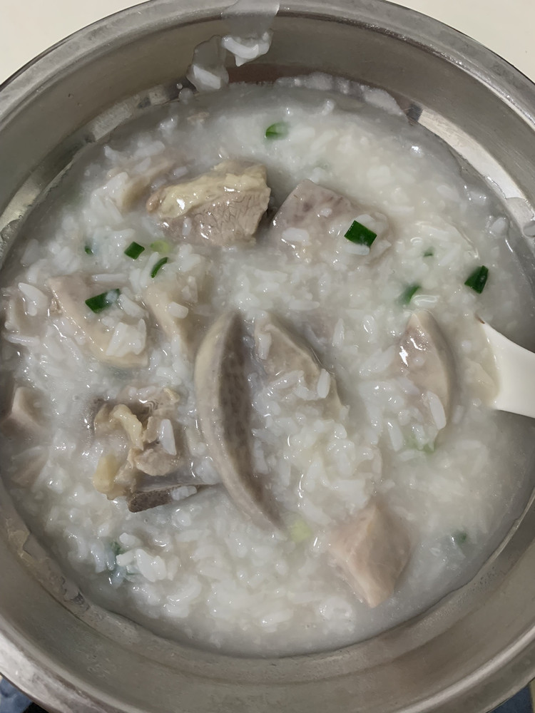 排骨芋头粥的做法