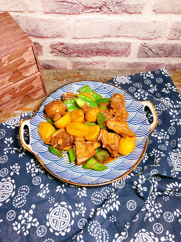 土豆炖鸡块的做法