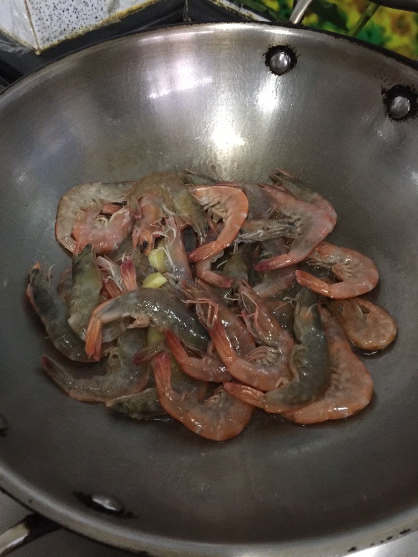 避风塘炒虾的做法图解5