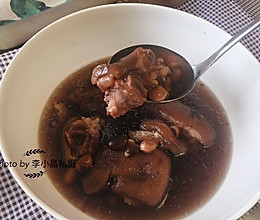 黑豆花生猪脚汤的做法
